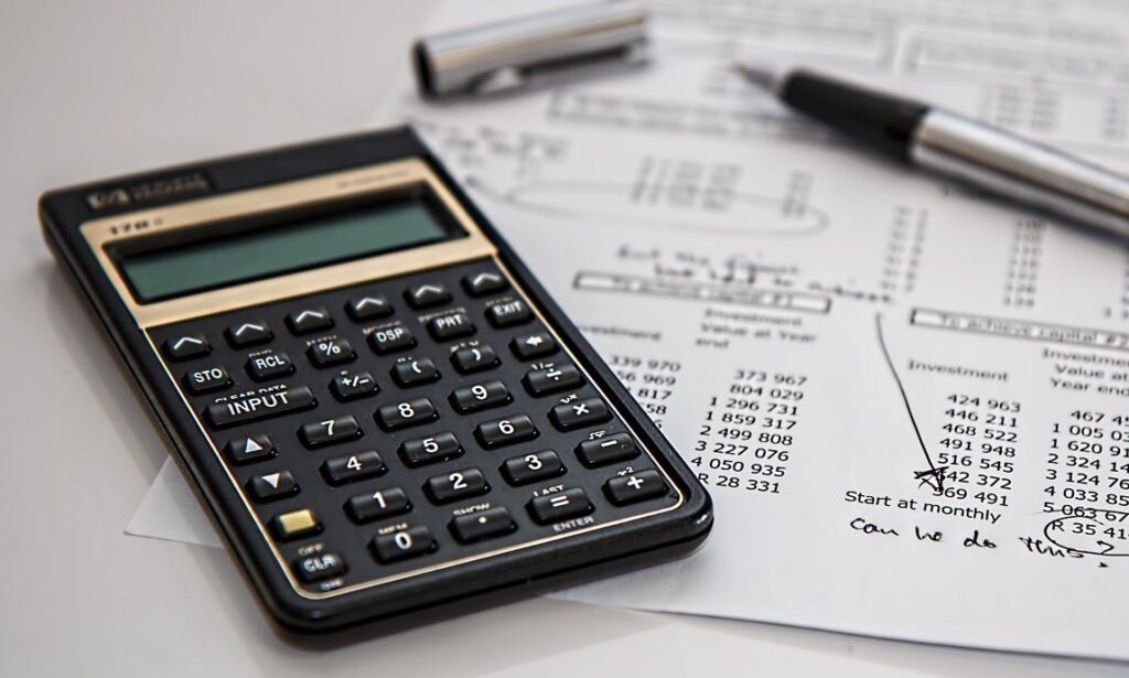 calculator, calculation, insurance-385506.jpg